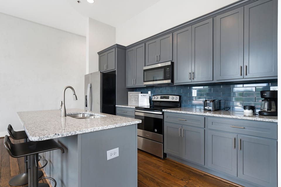 Indulge in the luxury of simplicity in this loft, where design meets comfort. 