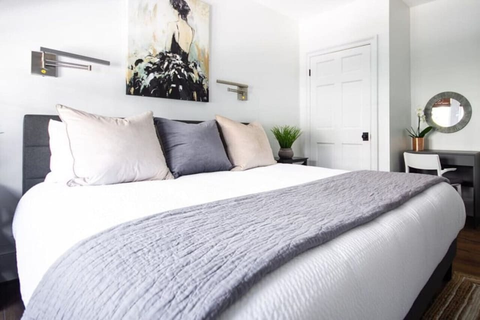 King Bedroom 1