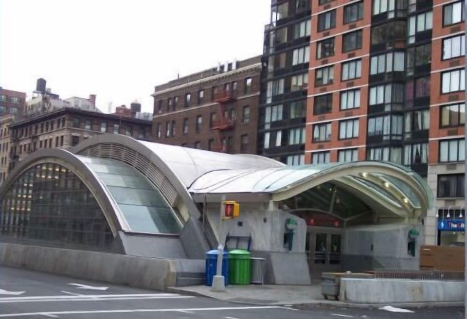 96th Subway Station - Red Line 1-2-3 Express Line