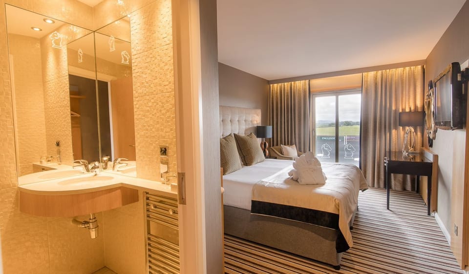 Deluxe Room | Premium bedding, soundproofing, iron/ironing board, free WiFi