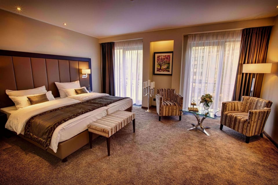 Deluxe Double Room | Property amenity