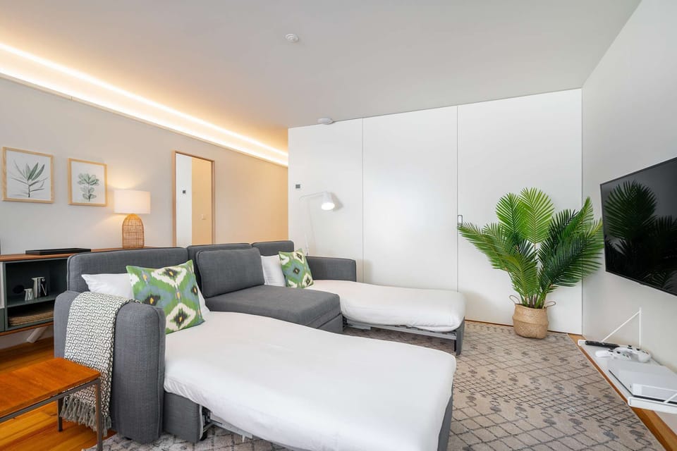 Villa Almada Second Bedroom - Superking Double bed, Air Conditioning, Amazon Music unlimited, Black out blinds.
