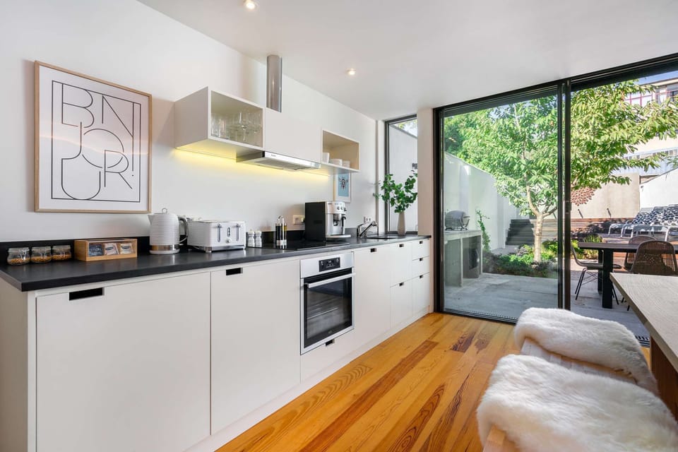 "The Kitchen was fully equipped  - it was perfect for cooking up amazing fresh food that we purchased at the Bolhao market. The Washer / Dryer was a great boost for our extended stay." Alice - Sydney.