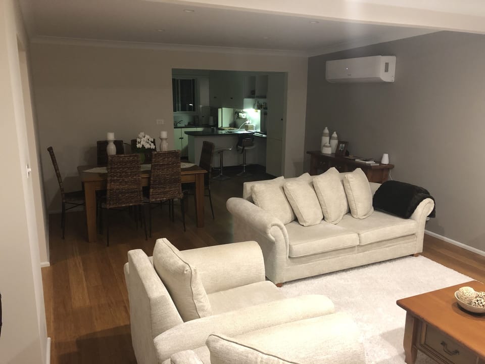 Lounge / Dining