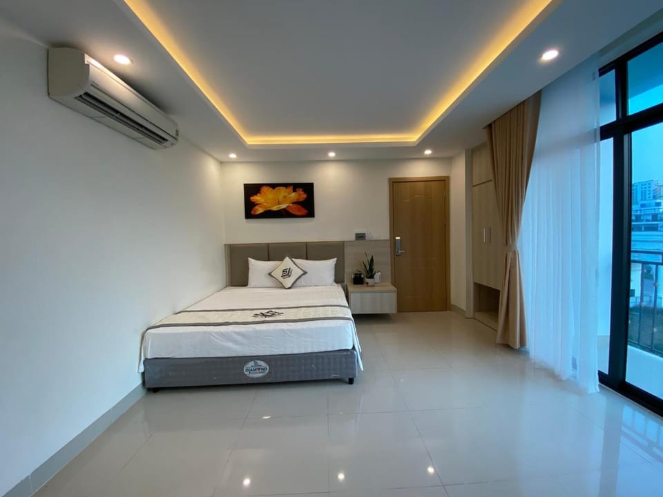 Premium bedding, pillowtop beds, minibar, individually decorated