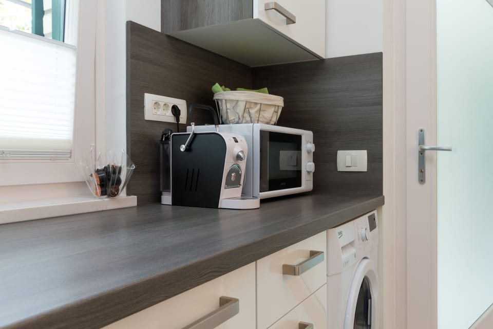 Apartment, Garden View | Private kitchen | Fridge, microwave, coffee/tea maker, electric kettle