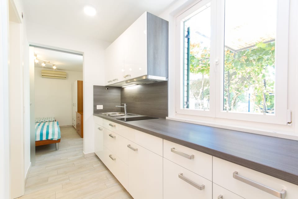 Apartment, Garden View | Private kitchen | Fridge, microwave, coffee/tea maker, electric kettle