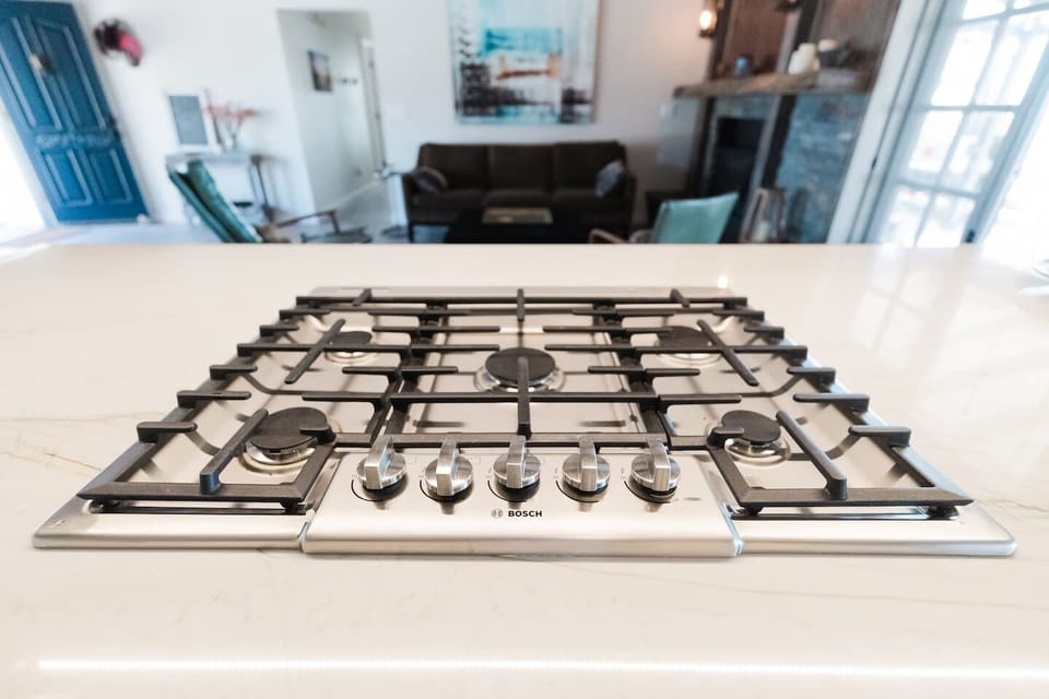 Moon Ranch- Bosch 5 burner gas stove