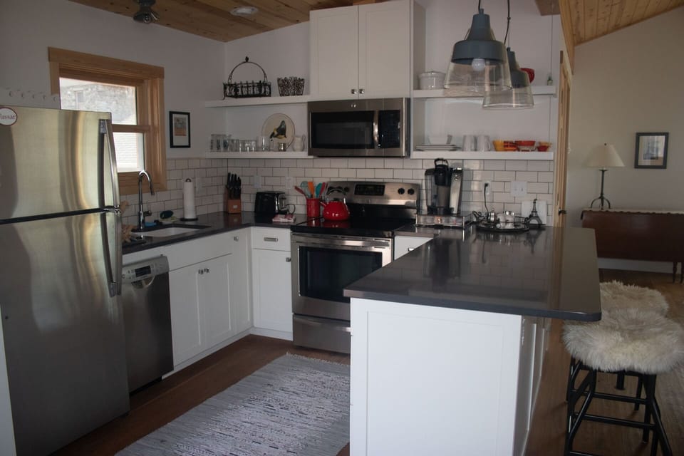 Full kitchen available for use.