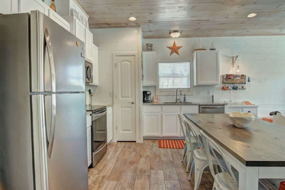 Fully Stocked Kitchen, ready for groceries!