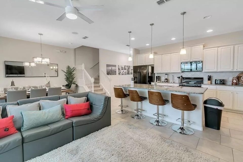 Come home to this open concept and airy space with lots of room for relaxation. 