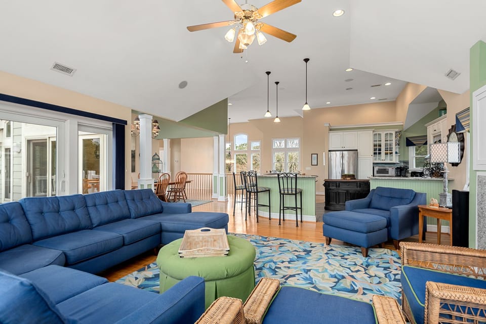 CC070: 7th Heaven | Top Level Living Area