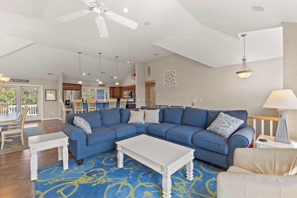 CC372: Sidebar | Top Level Living Area