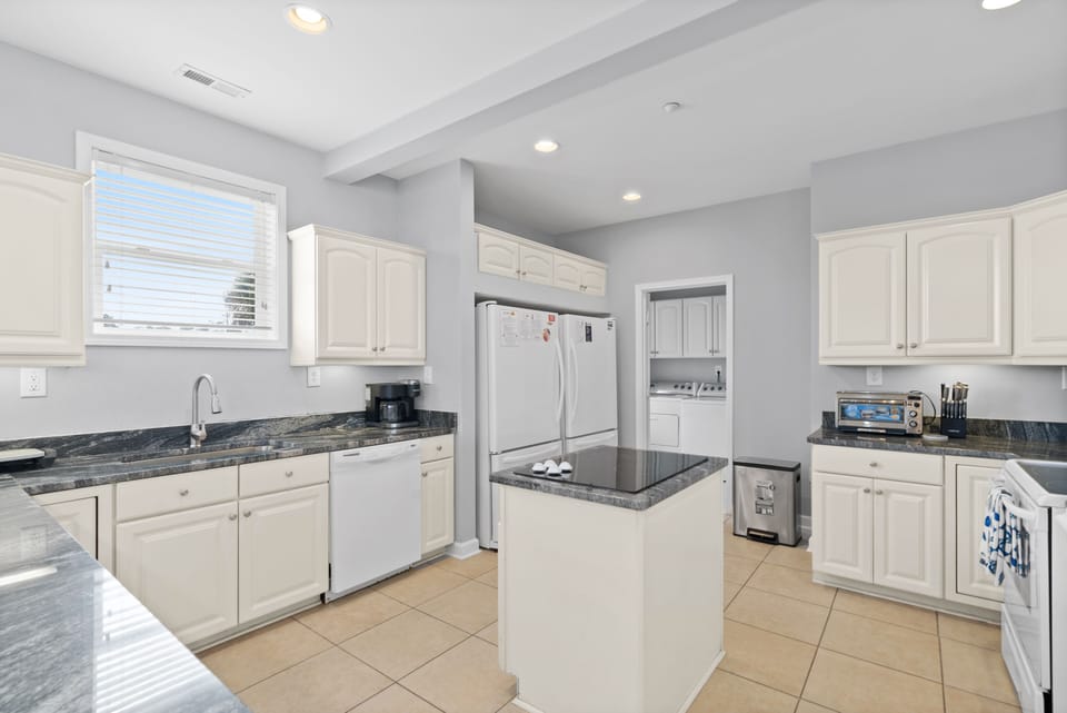 All modern appliances to make meal preparation a breeze.