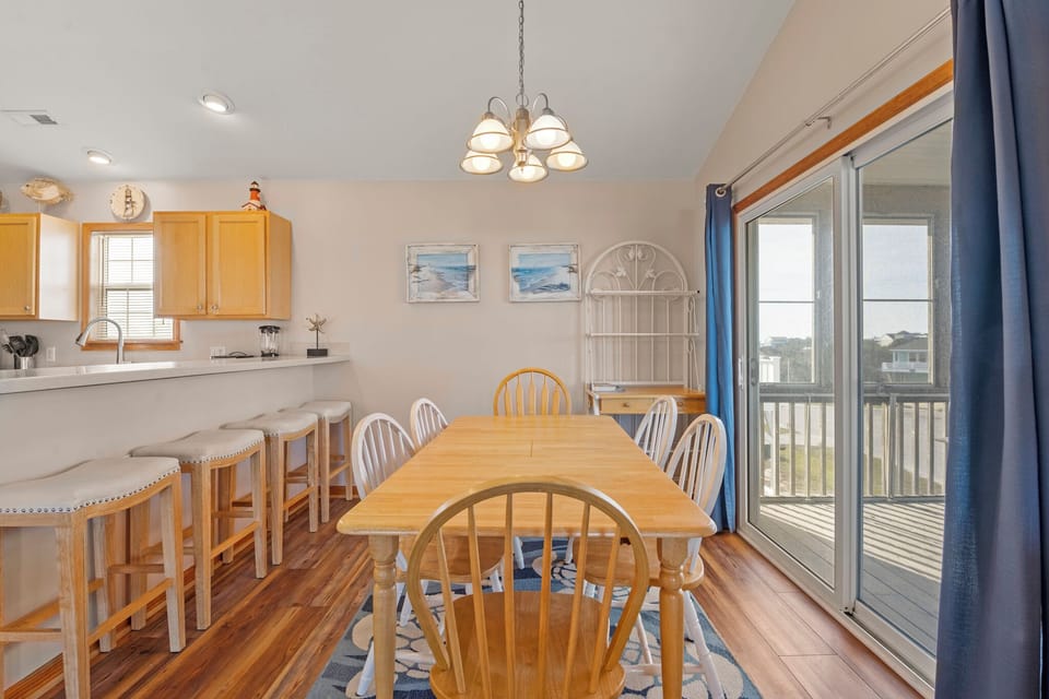HN02: Terrapin Cottage l Top Level Dining Area