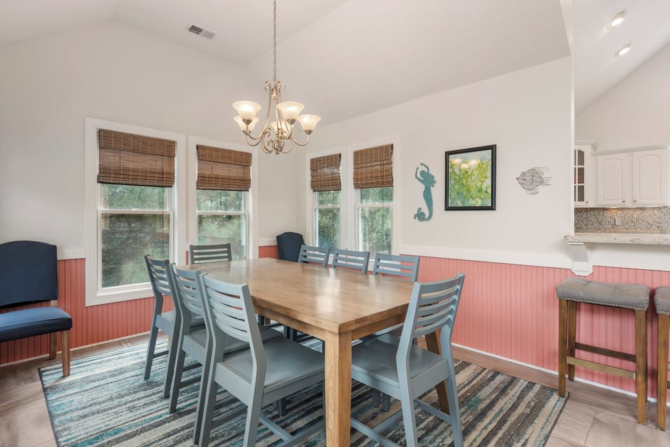 JR5209: Take It E-Sea l Top Level Dining Area