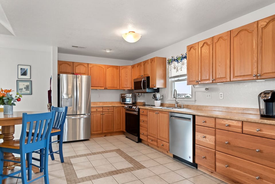 KDN3307: Carolina Sunshine l Top Level Kitchen
