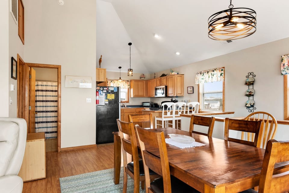 KDN4819: Freebird l Top Level Dining Area