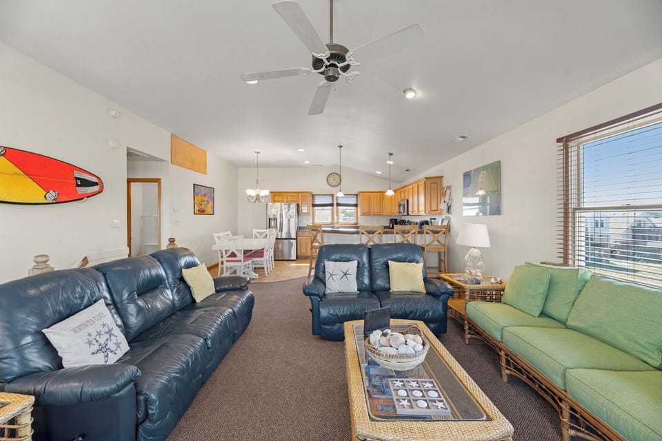 KH3406: Surf's Up | Top Level Living Area