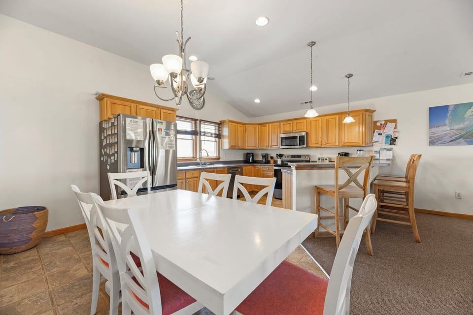 KH3406: Surf's Up | Top Level Dining Area