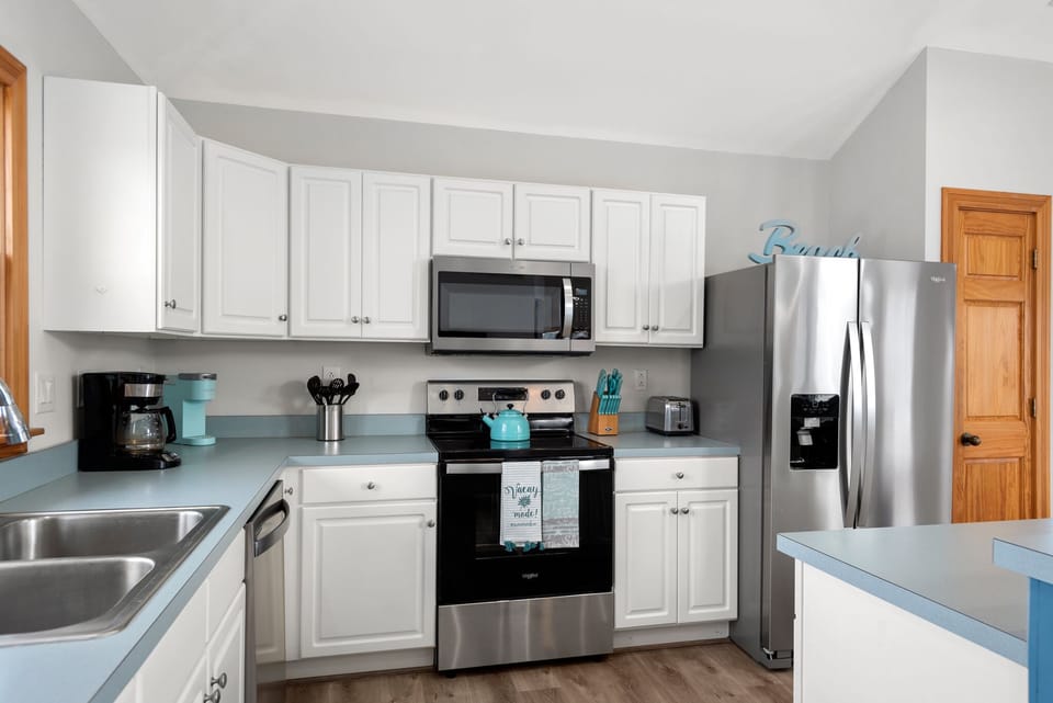 M863: Holiday House | Top Level Kitchen