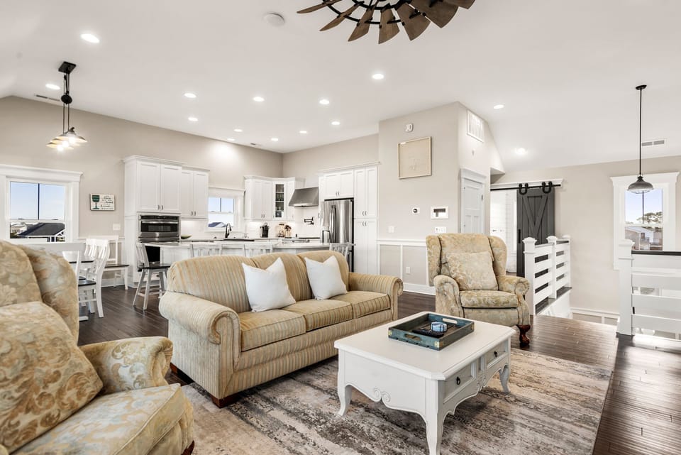 NHCA92: Sound Living | Top Level Living Area