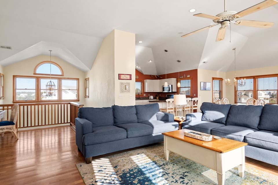 OH71: Carolina Daydreamin' l Top Level Living Area