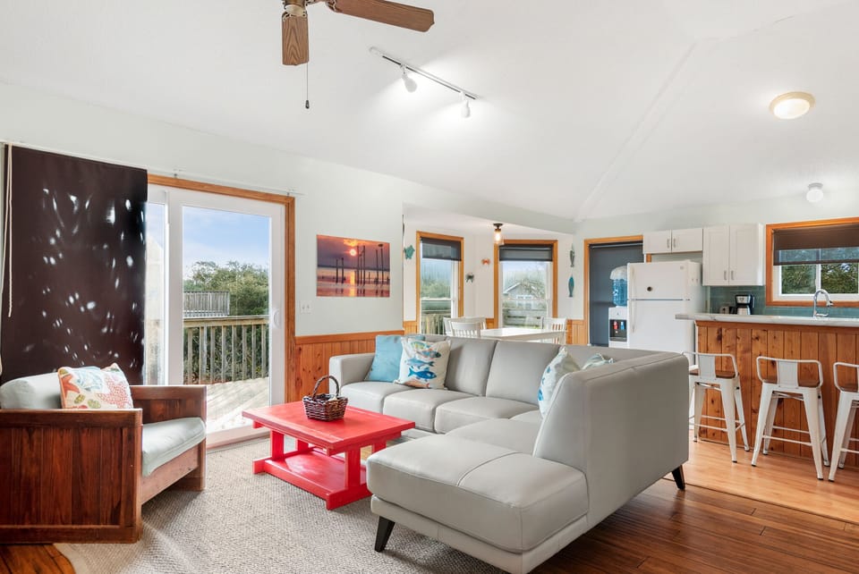 OSJ14: Sunny Days l Top Level Living Area - Fireplace Not Available For Guest Use