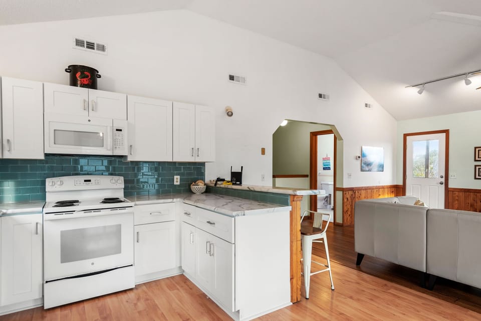 OSJ14: Sunny Days l Top Level Living Area and Kitchen