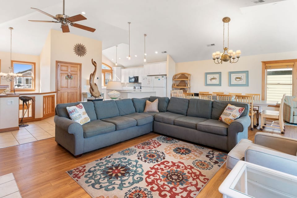 OSO62: Livin' l Top Level Living Area