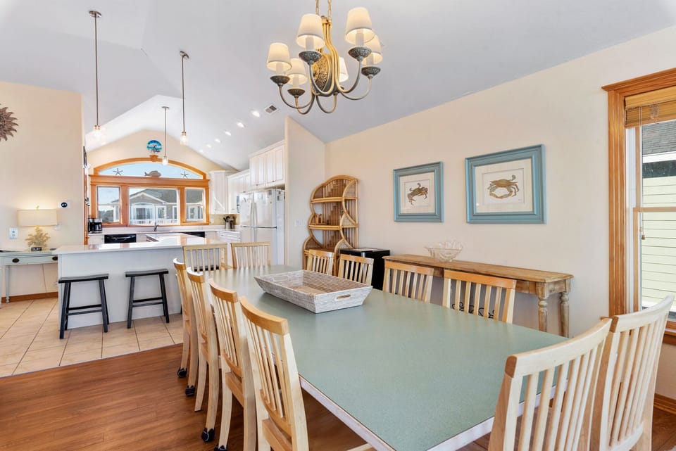 OSO62: Livin' l Top Level Dining Area