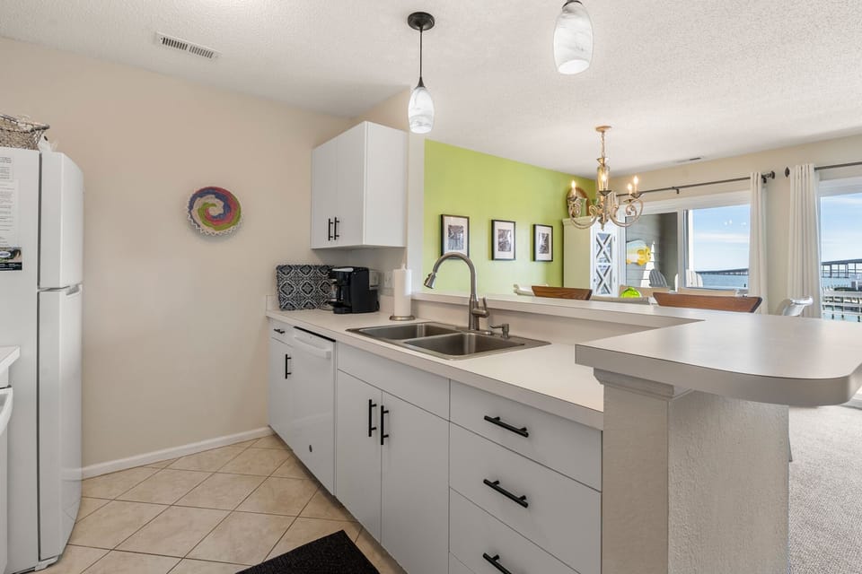 PC815: Pearl Of The Sound l Kitchen