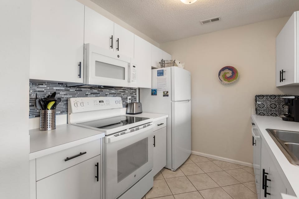 PC815: Pearl Of The Sound l Kitchen