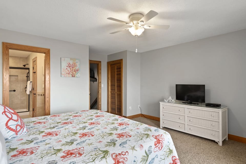QE6: OBXcitement l Top Level Bedroom 3