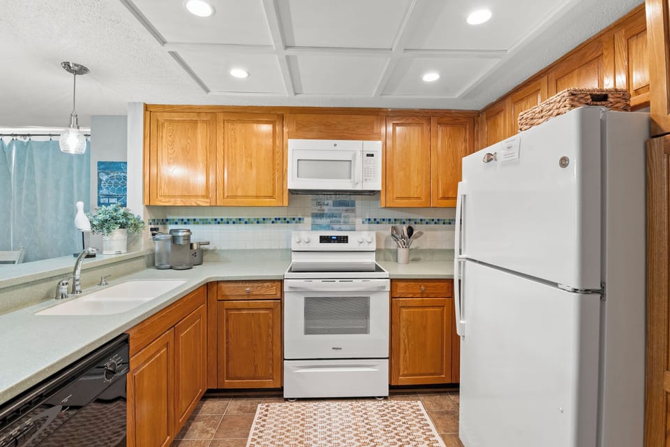 QE6: OBXcitement l Mid Level Kitchen