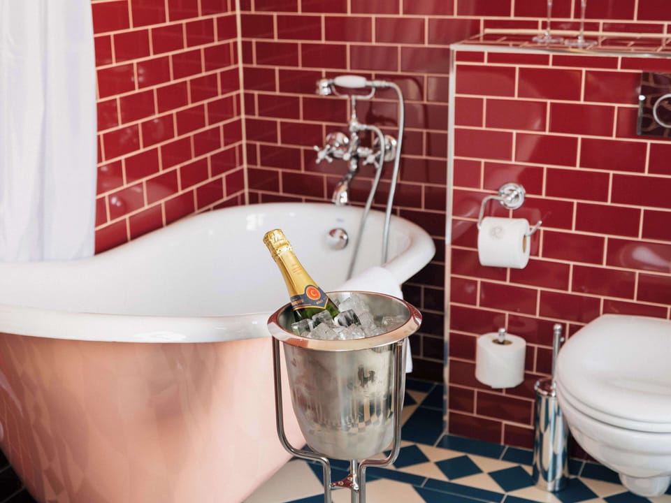 Junior Suite, 1 King Bed, Non Smoking (with Sofabed) | Bathroom | Hair dryer, heated floors, towels, soap