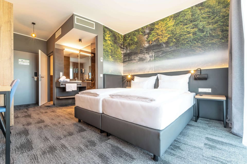 Standard Room, 2 Twin Beds | In-room safe, desk, laptop workspace, blackout drapes