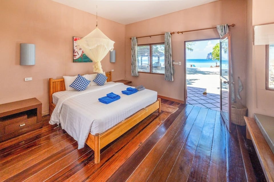 Beachfront Cottage | Minibar
