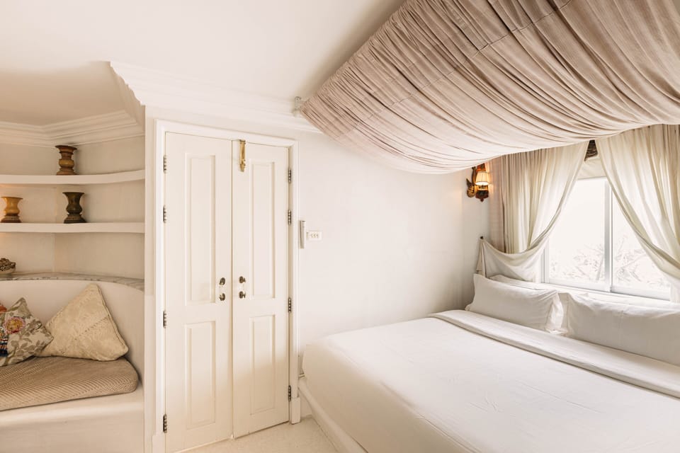 Superior Room (King size bed) | Minibar, in-room safe, free WiFi, bed sheets
