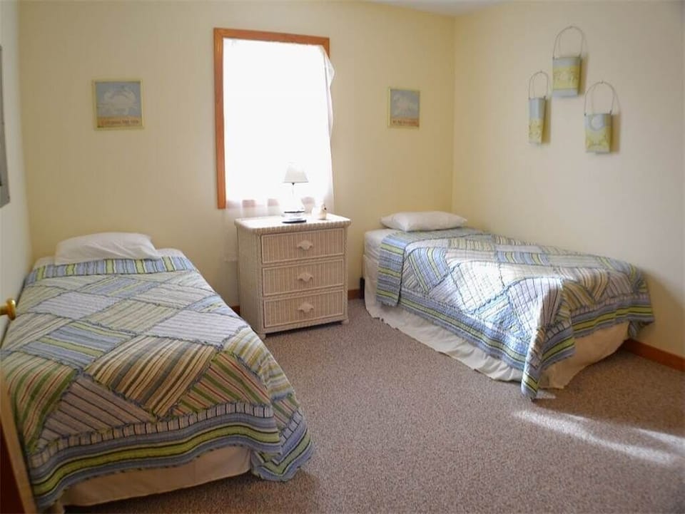 Twin Bedroom 2