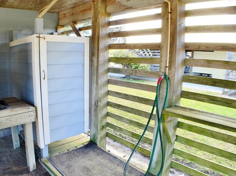 SN426 The Light House Outdoor Shower
