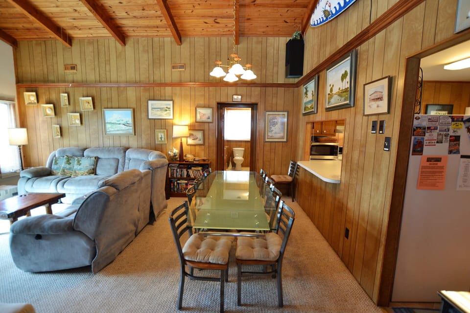 SN419 Quick Getaway Dining Area and Great Room