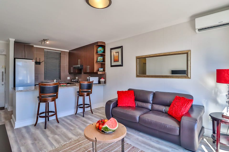 Apartment (2 Bedrooms) | Living area | 32-inch flat-screen TV with digital channels, TV, Netflix