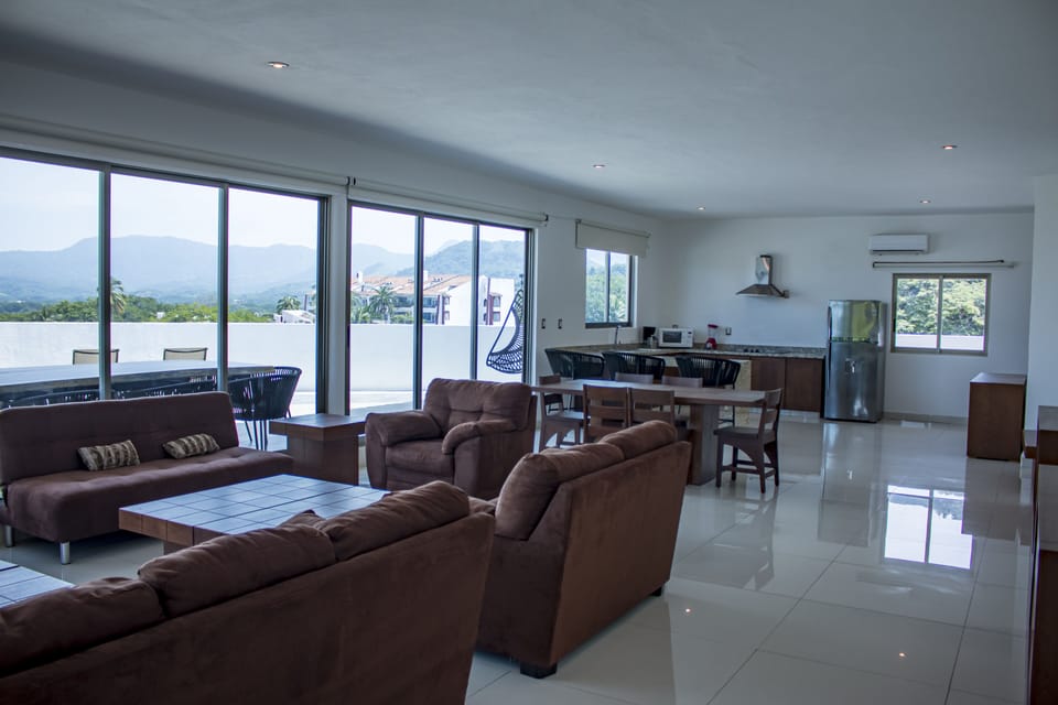 Panoramic Apartment | Living area | 32-inch flat-screen TV with cable channels, TV