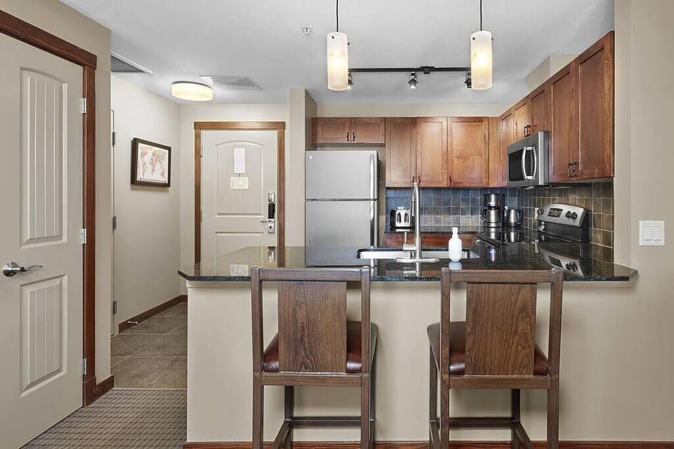 Family friendly vacation kitchen with wifi