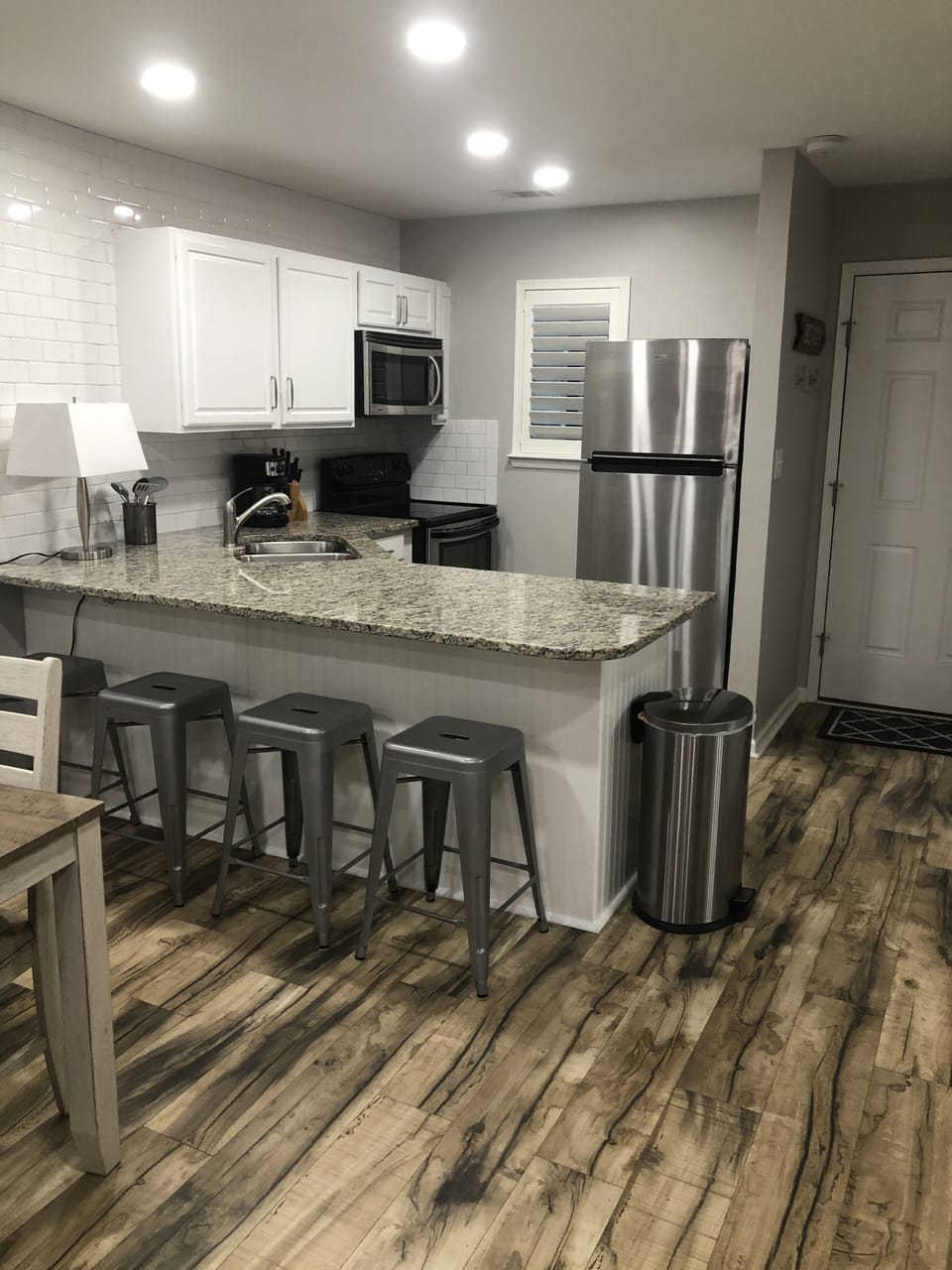 Full kitchen