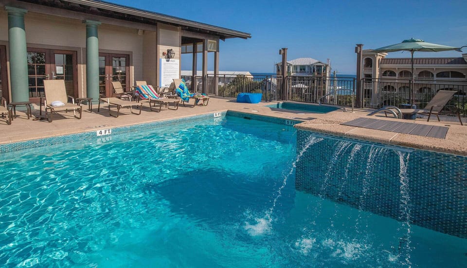 Penthouse Level Pool