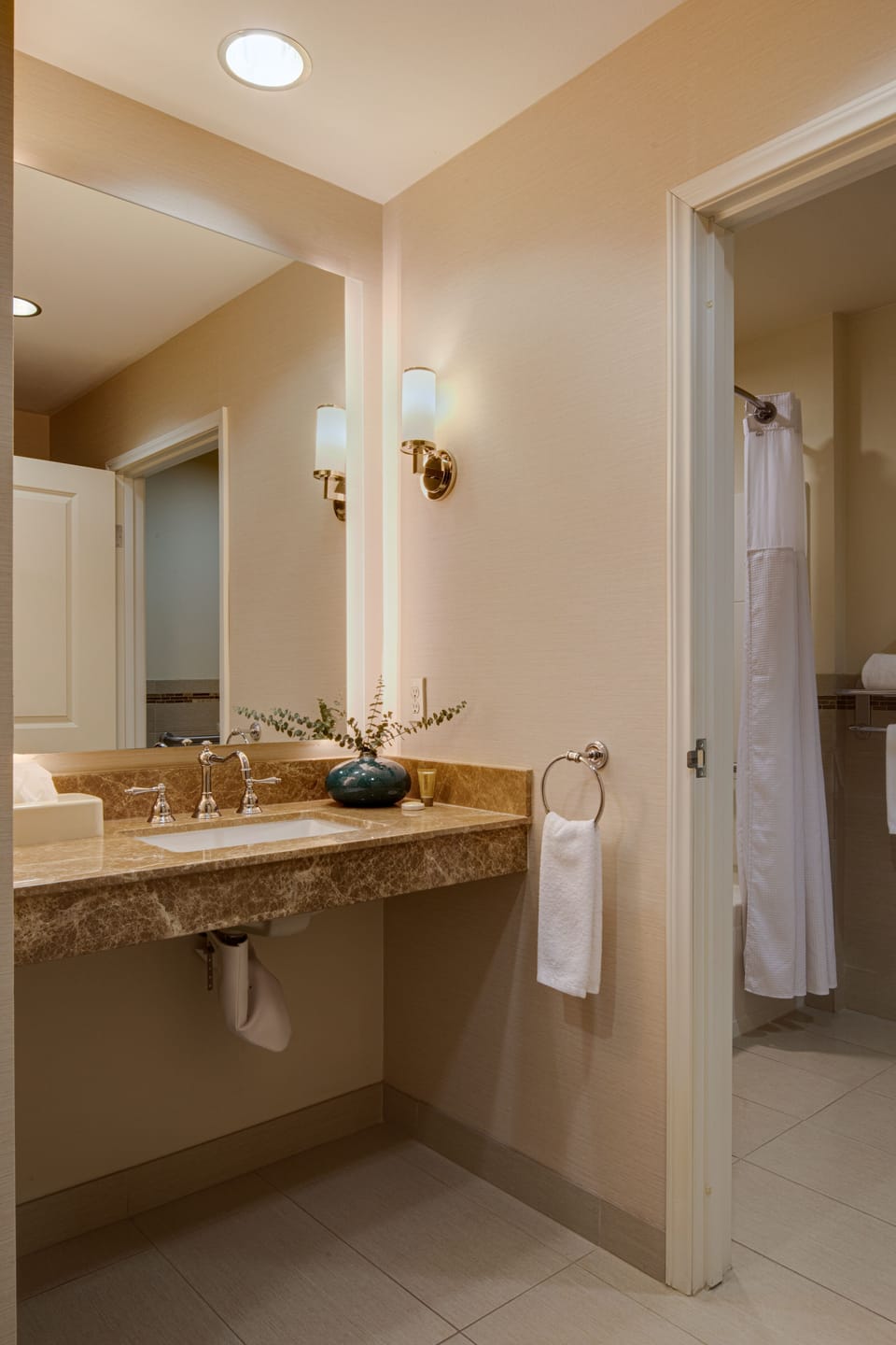 Studio Suite, 1 King Bed, Accessible | Bathroom | Free toiletries, hair dryer, towels, soap