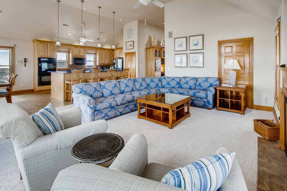 Surf-or-Sound-Realty-585-Carolina-Dreamin'-Great-Room-3