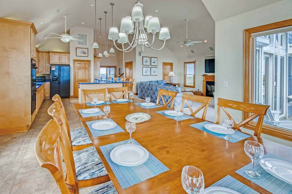 Surf-or-Sound-Realty-585-Carolina-Dreamin'-Dining-4